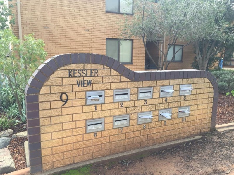 1/9 Henschke Avenue, Tolland NSW 2650