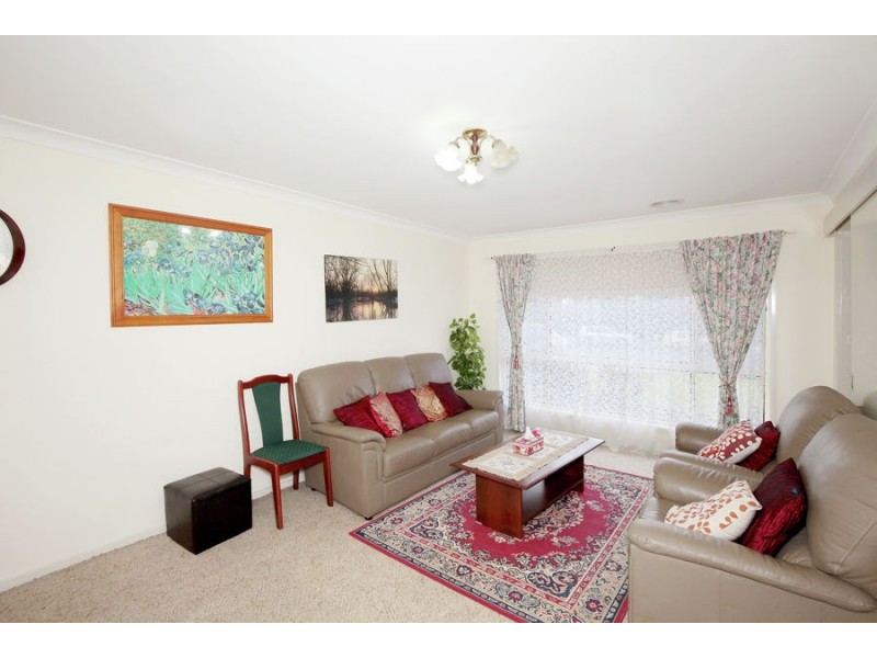 7 Egret Place, Estella NSW 2650