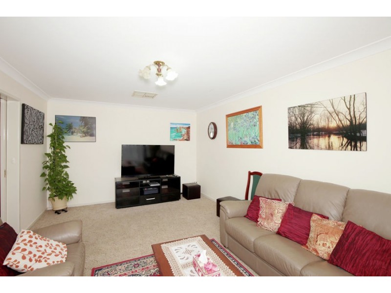 7 Egret Place, Estella NSW 2650