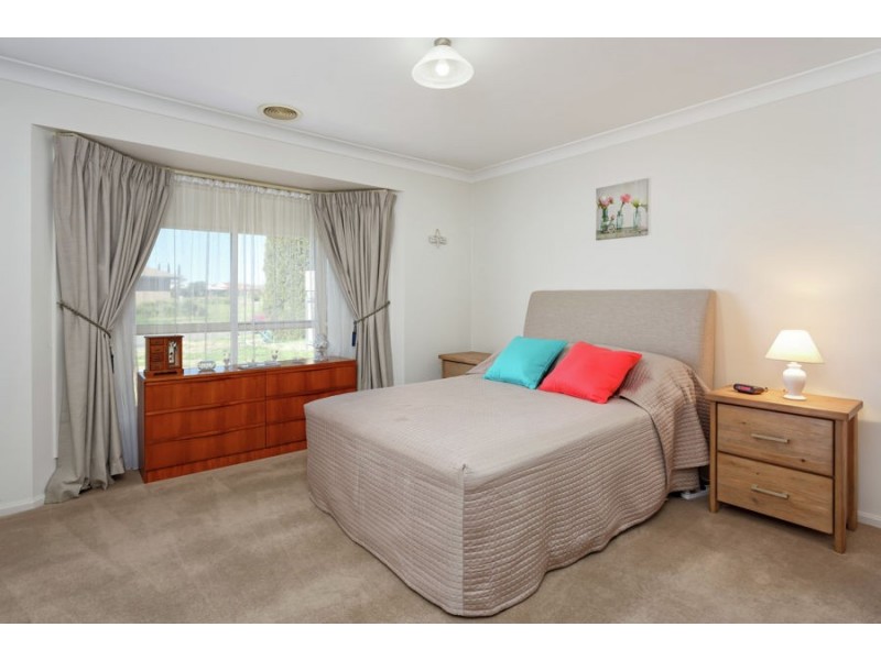 2 Woomera Place, Glenfield Park NSW 2650