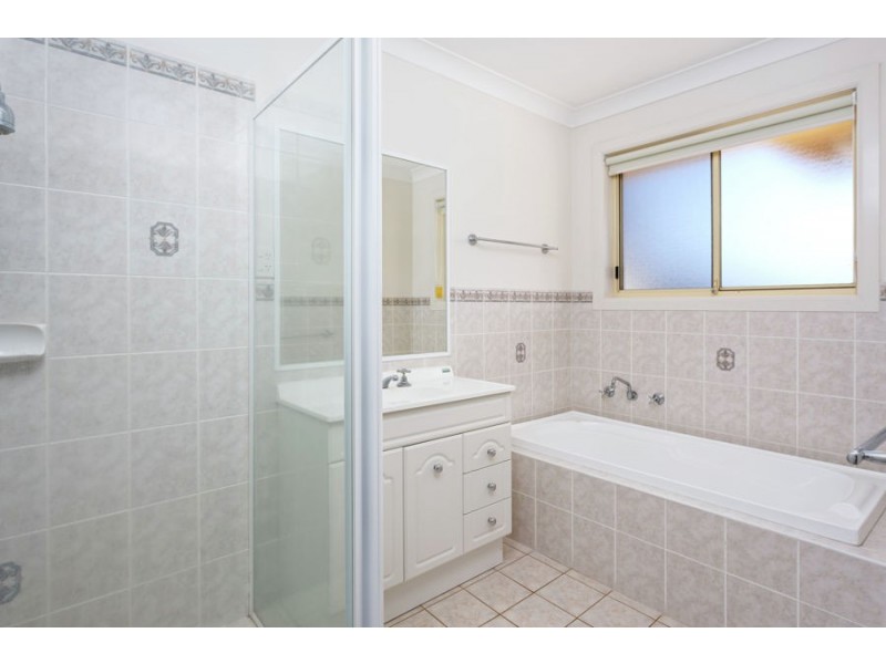 2 Woomera Place, Glenfield Park NSW 2650