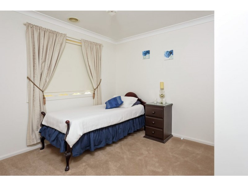 2 Woomera Place, Glenfield Park NSW 2650