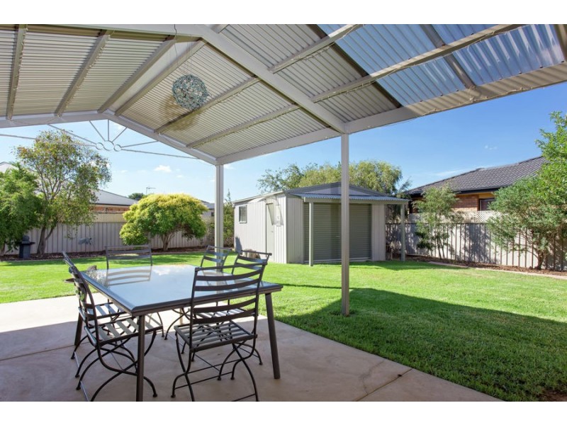 2 Woomera Place, Glenfield Park NSW 2650