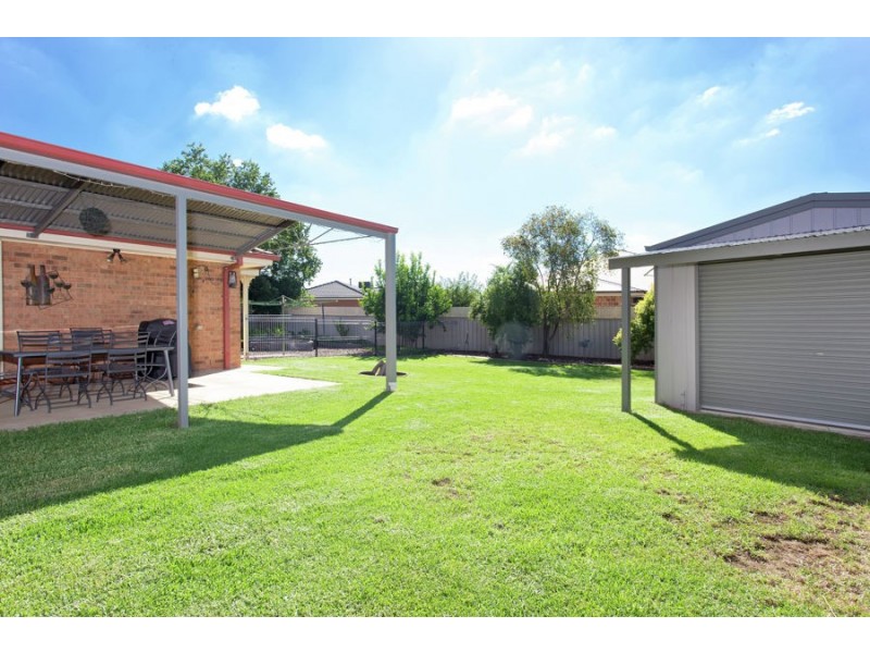 2 Woomera Place, Glenfield Park NSW 2650