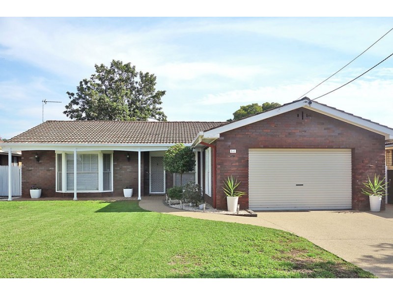 14 Eyre Street, Lake Albert NSW 2650