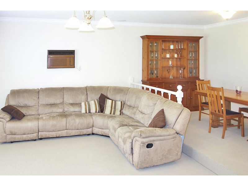 14 Eyre Street, Lake Albert NSW 2650