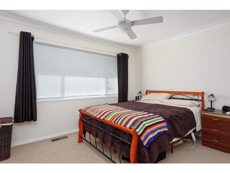 6 Lansdowne Avenue, Lake Albert NSW 2650