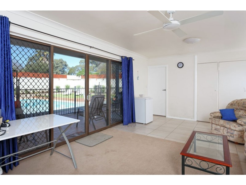 6 Lansdowne Avenue, Lake Albert NSW 2650