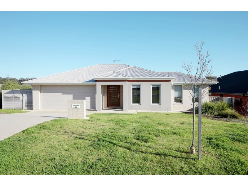 1/70 Kaloona Drive, Bourkelands NSW 2650
