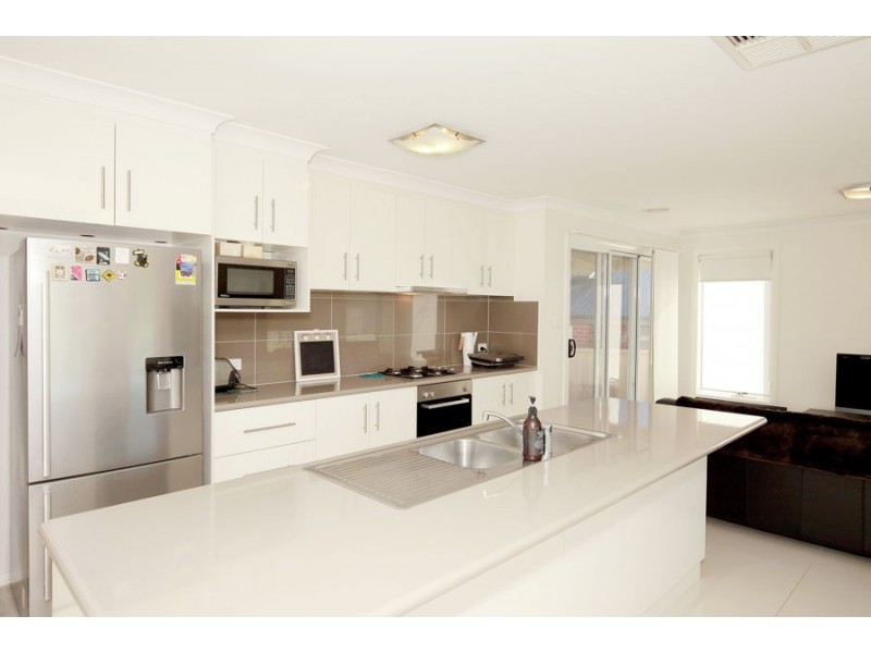 1/70 Kaloona Drive, Bourkelands NSW 2650