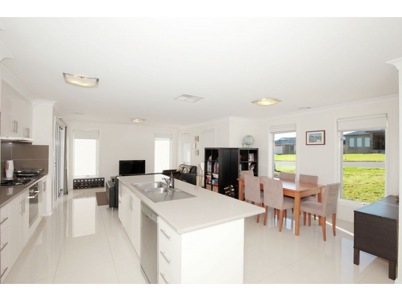 1/70 Kaloona Drive, Bourkelands NSW 2650