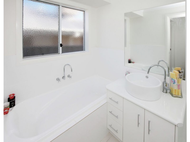 1/70 Kaloona Drive, Bourkelands NSW 2650