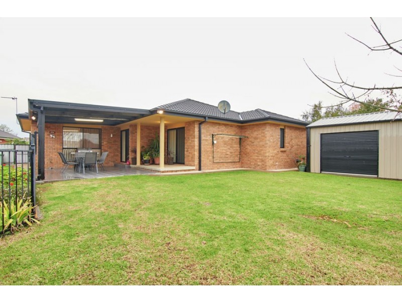 3 Woomera Place, Glenfield Park NSW 2650