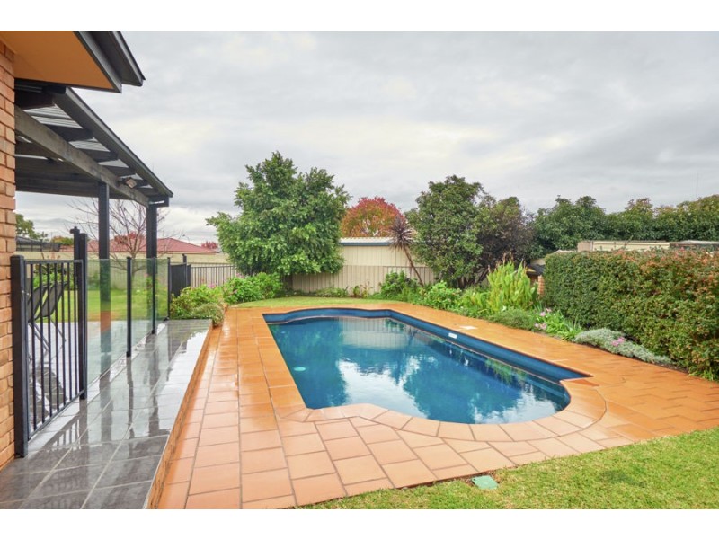 3 Woomera Place, Glenfield Park NSW 2650
