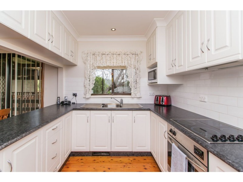 5 Banks Avenue, Kooringal NSW 2650