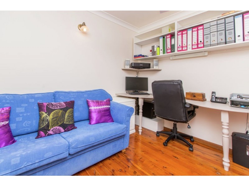 5 Banks Avenue, Kooringal NSW 2650