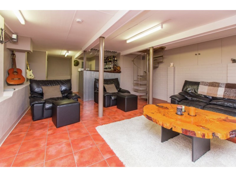 5 Banks Avenue, Kooringal NSW 2650