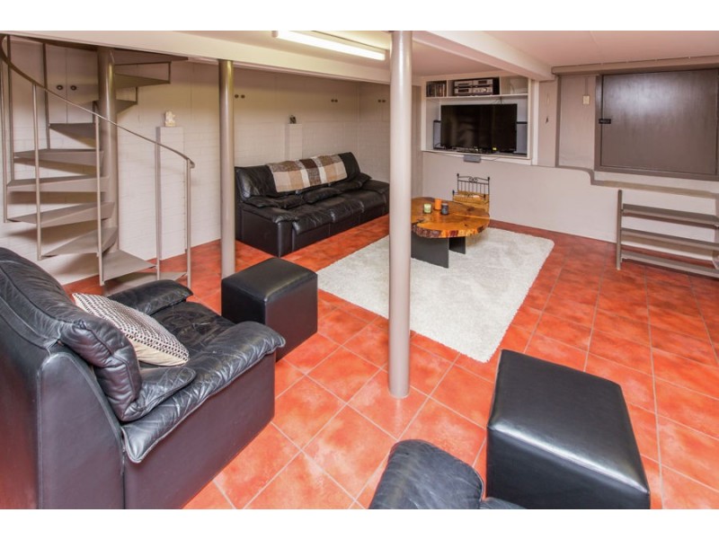 5 Banks Avenue, Kooringal NSW 2650