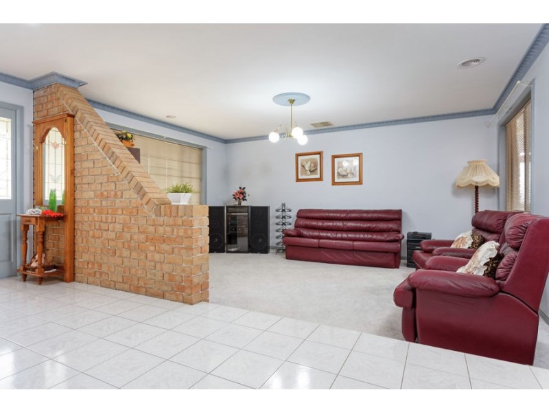 1 Ellwood Close, Bourkelands NSW 2650
