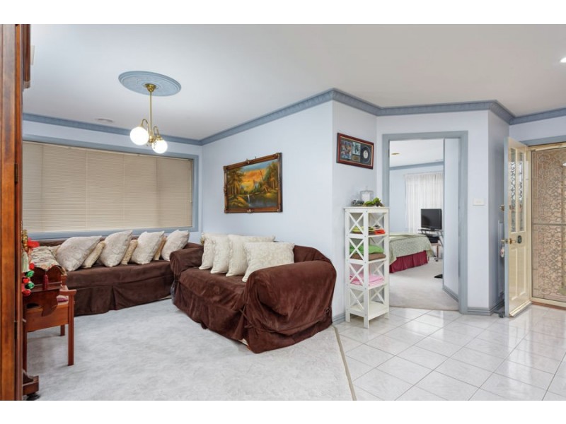 1 Ellwood Close, Bourkelands NSW 2650