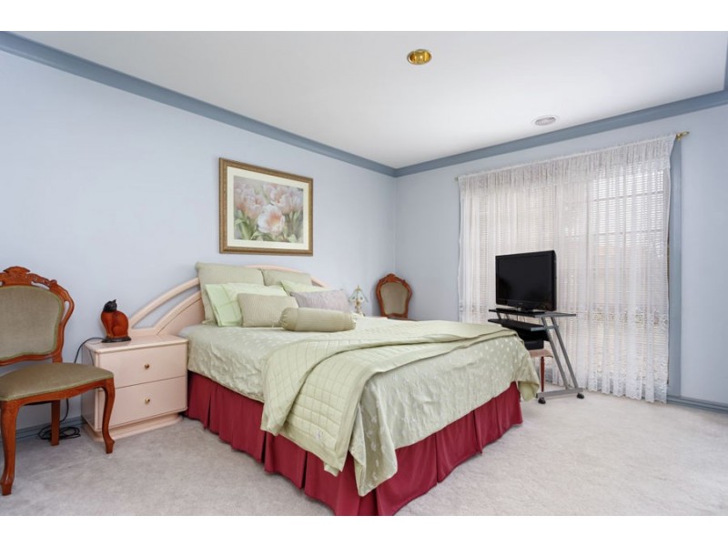 1 Ellwood Close, Bourkelands NSW 2650