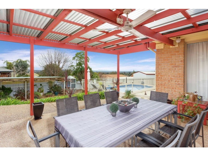 1 Ellwood Close, Bourkelands NSW 2650
