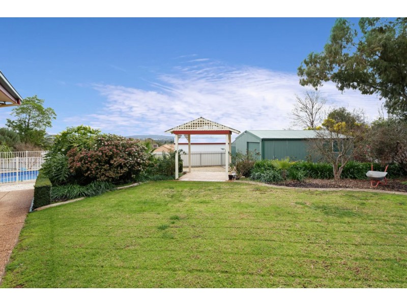 1 Ellwood Close, Bourkelands NSW 2650