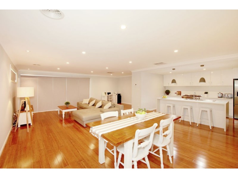 19 Cootamundra Boulevarde, Estella NSW 2650