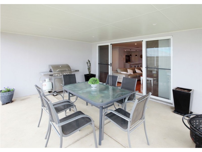 19 Cootamundra Boulevarde, Estella NSW 2650