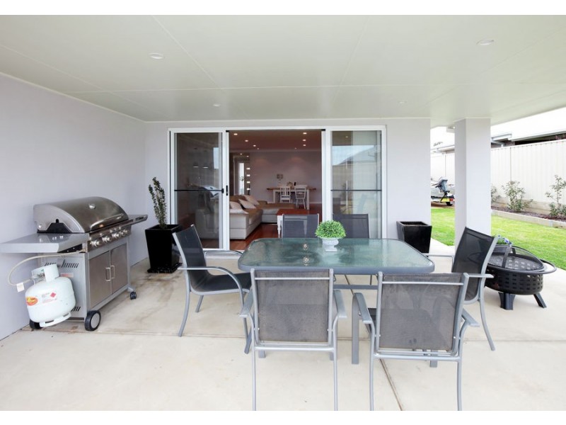 19 Cootamundra Boulevarde, Estella NSW 2650