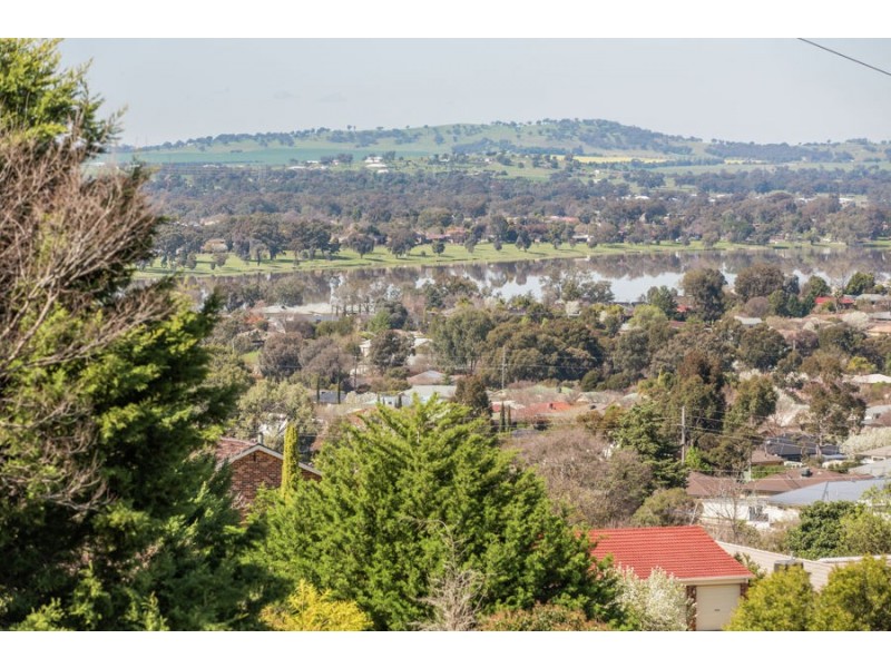 4 Loru Close, Kooringal NSW 2650