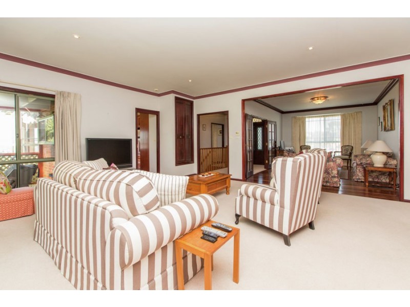 4 Loru Close, Kooringal NSW 2650