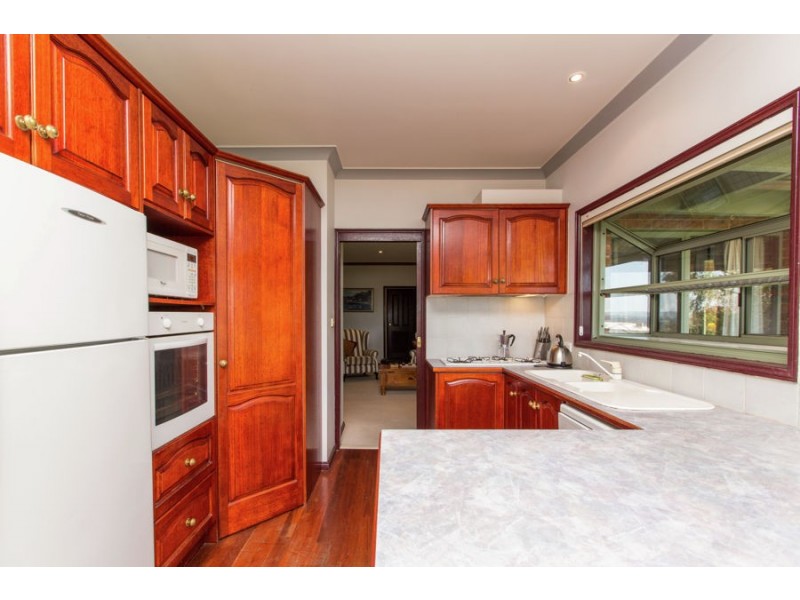 4 Loru Close, Kooringal NSW 2650