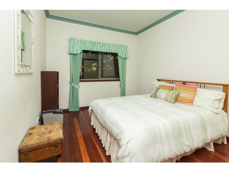 4 Loru Close, Kooringal NSW 2650