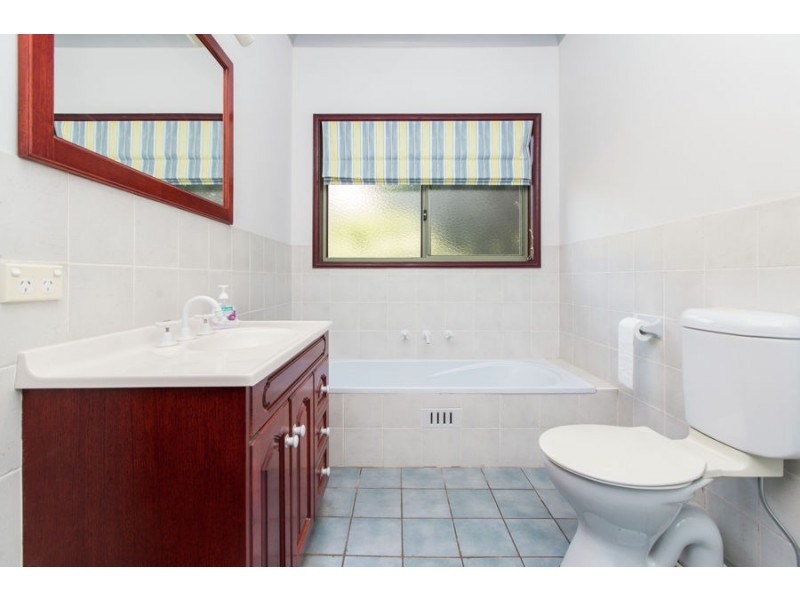 4 Loru Close, Kooringal NSW 2650