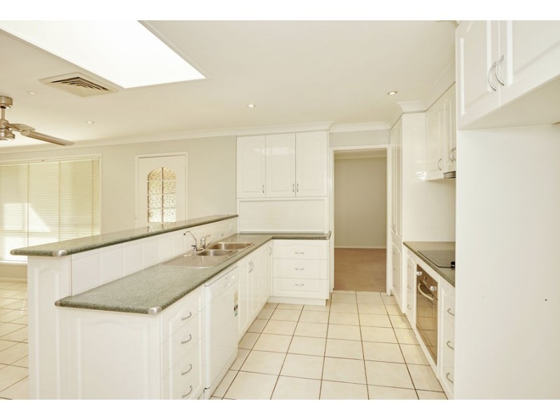 55 Huthwaite Street, Mount Austin NSW 2650