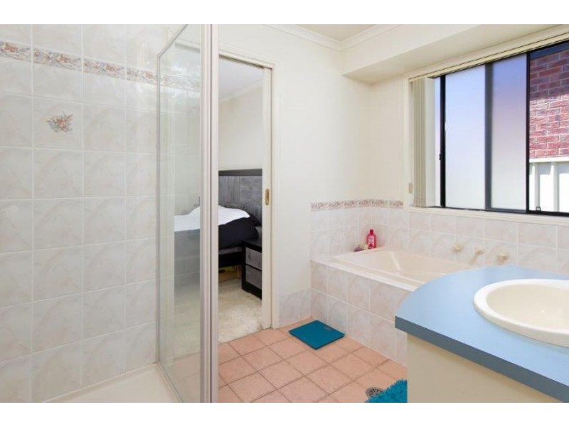 6 Bowen Place, Tolland NSW 2650