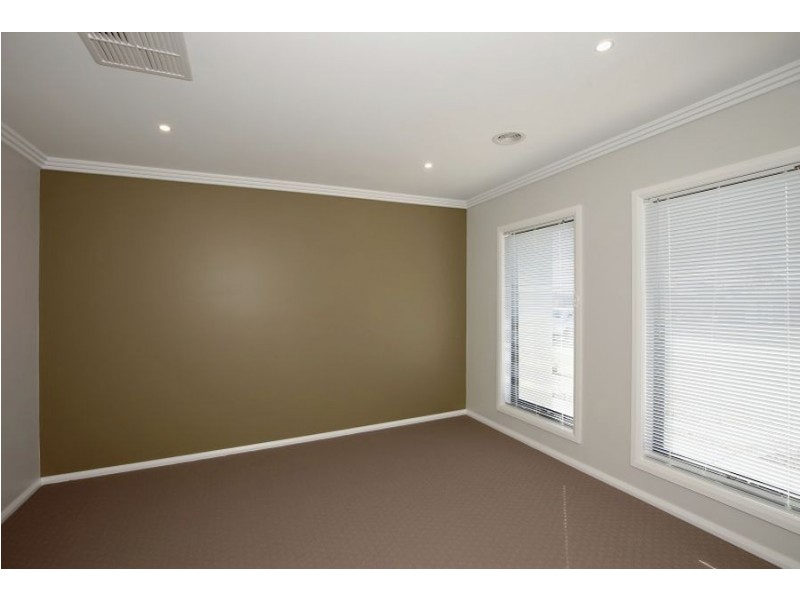 3 Hollows Crescent, Lloyd NSW 2650