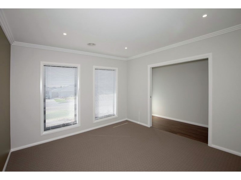 3 Hollows Crescent, Lloyd NSW 2650