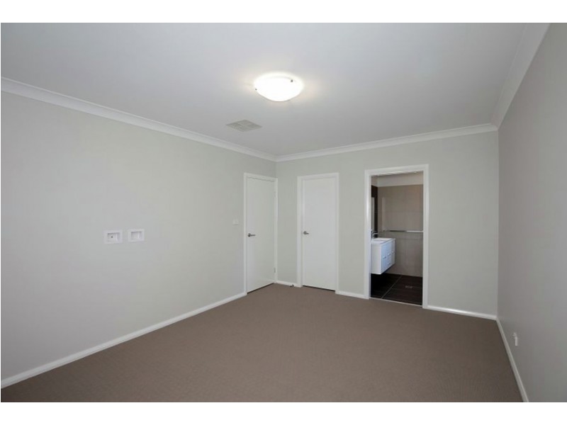 3 Hollows Crescent, Lloyd NSW 2650