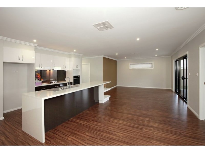 3 Hollows Crescent, Lloyd NSW 2650