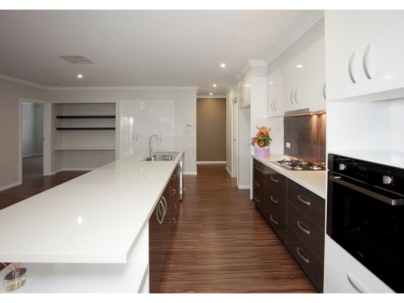 3 Hollows Crescent, Lloyd NSW 2650