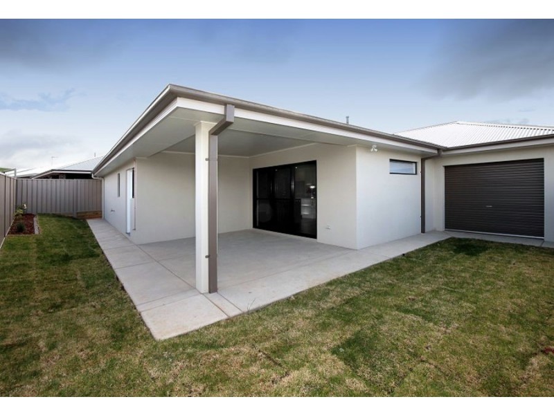 3 Hollows Crescent, Lloyd NSW 2650