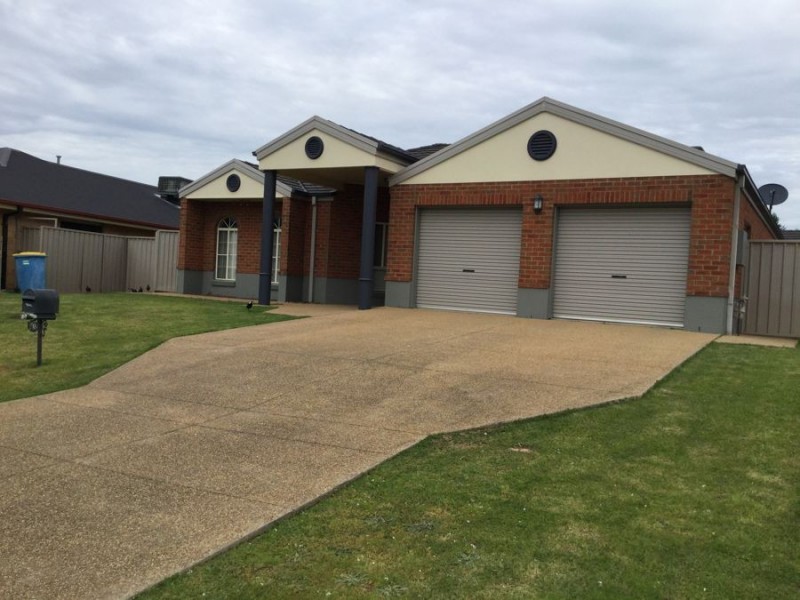 102 Yentoo Drive, Glenfield Park NSW 2650