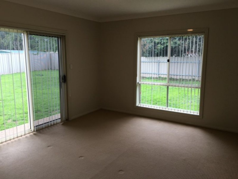 102 Yentoo Drive, Glenfield Park NSW 2650