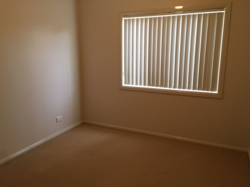 102 Yentoo Drive, Glenfield Park NSW 2650