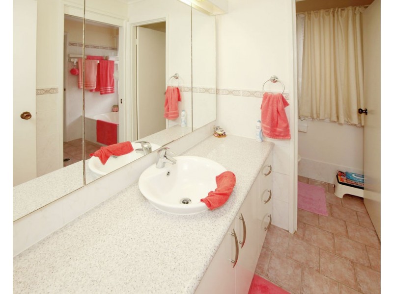 46 Maple Road, Lake Albert NSW 2650