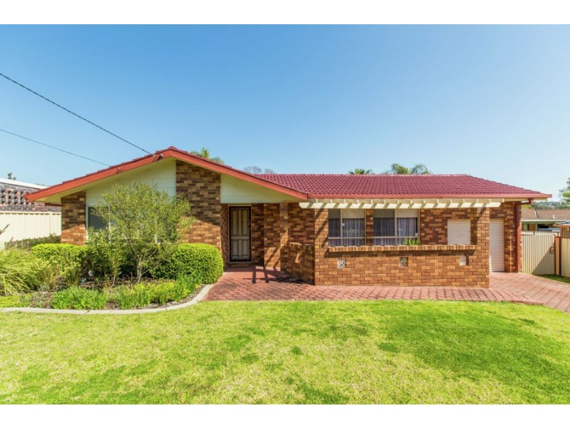 10 Gardenia Avenue, Lake Albert NSW 2650