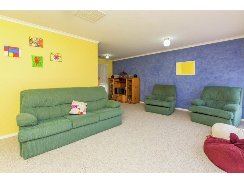 10 Gardenia Avenue, Lake Albert NSW 2650