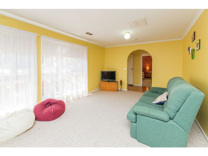 10 Gardenia Avenue, Lake Albert NSW 2650